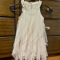Beautiful Tahari Little Girls Party Dress Size 4 Beige Ruffle Dress With A Light Shimmer And Rhinestone Details On The Neckline