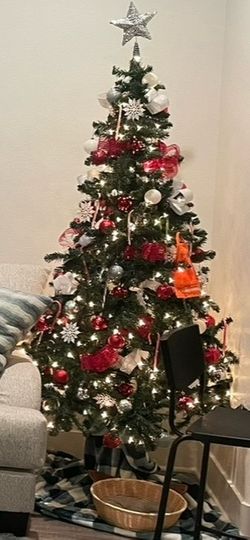 6.5 pre lit Christmas tree