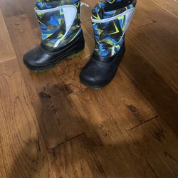 Snow Boots With Light Size 13/1