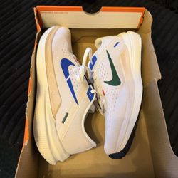 Nike(WMNS) Nike Air Zoom Winflo 10 'Sail Blue' - Size 8M, 9.5W