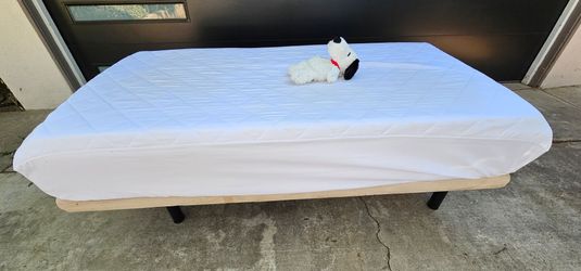 XL Single Bed (Twin XL) w Adjustable Base