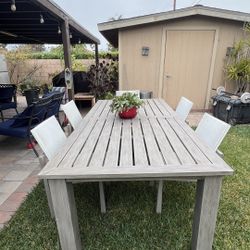 Beautiful Basset Outdoor Table & Chairs /umbrella 
