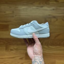 Nike Dunk Wilf Grey Sz 2Y