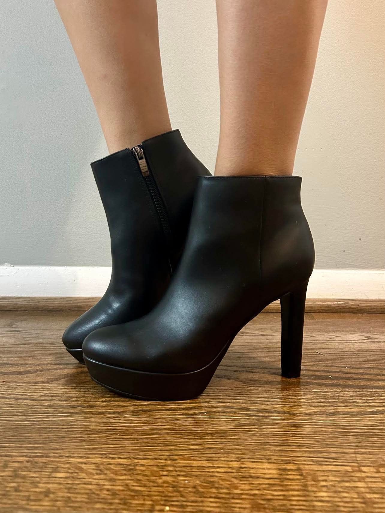 Nine West Women's Takes Ankle Boots Black 4.5 Inch Heel Size Six Women Shoe Lady