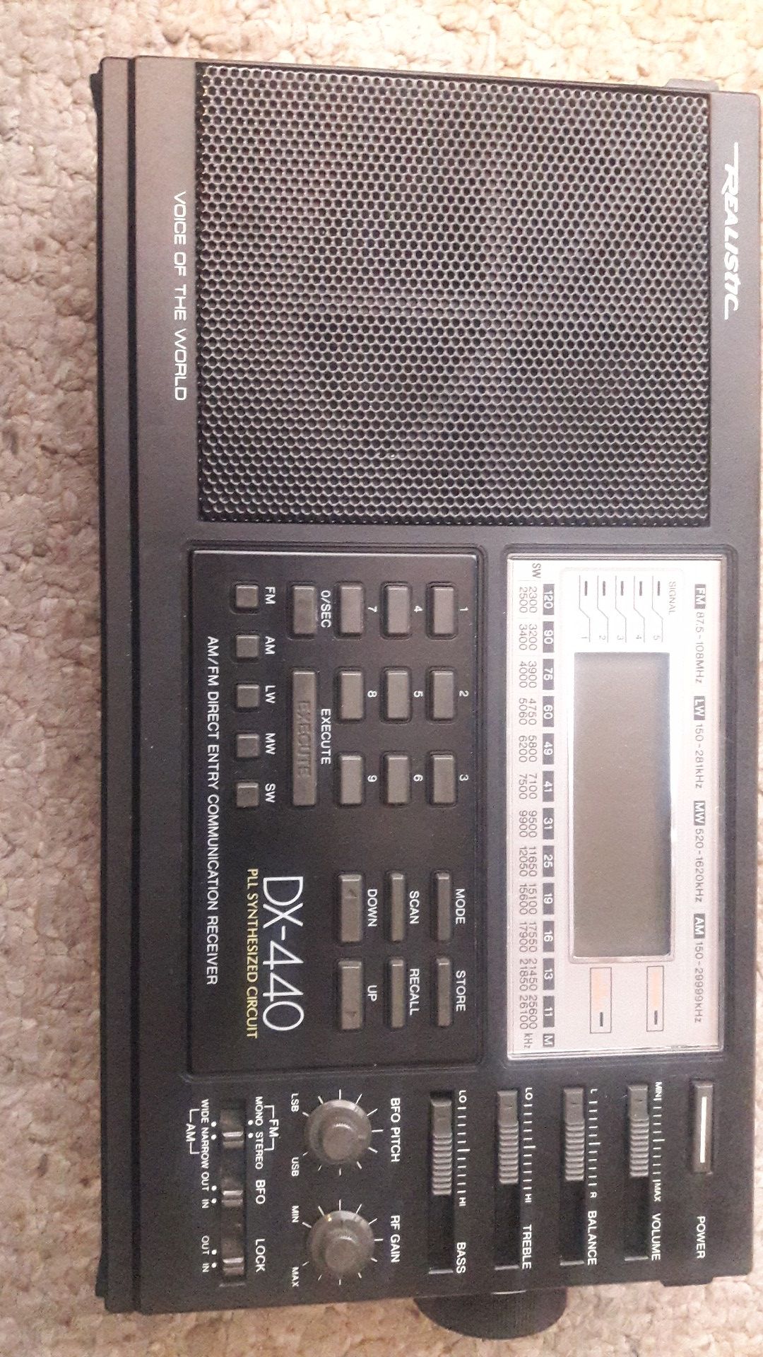 Radio Shack Voice of the World DX-440 Shortwave Radio