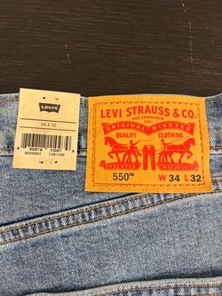 550 relaxed Levis light wash jeans
