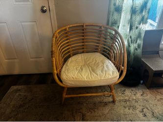 Rattan accent chair w cushion