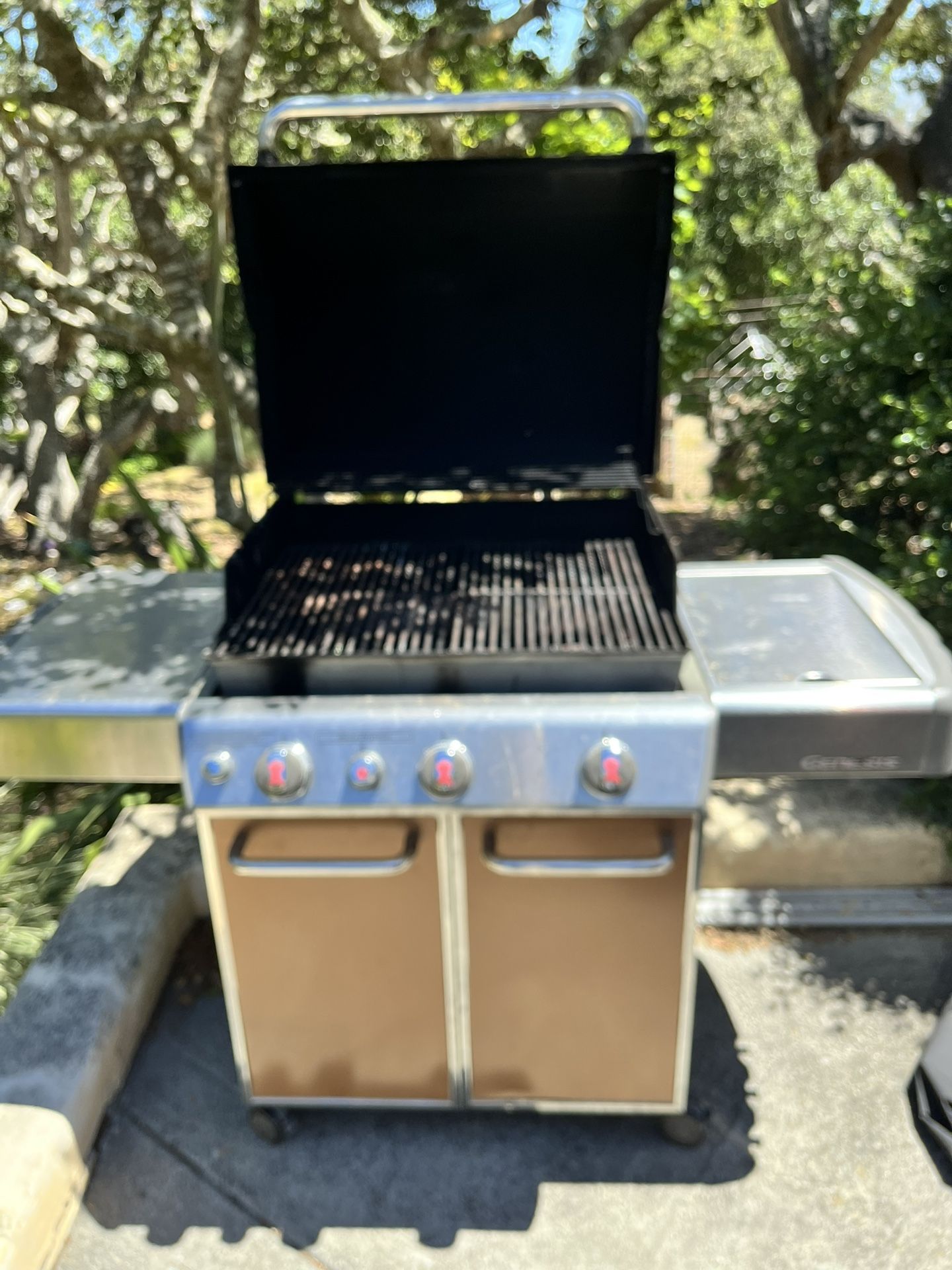 GENESIS LP GRILL