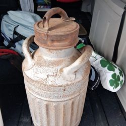 Antique , Vintage , Gas & Oil - Ellisco 5 Gallon Oil Can With Lid / Cap and Chain