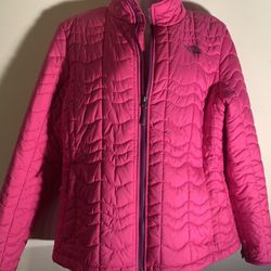 WOMANS NORTHFACE PINK JACKET 
