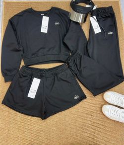 Alo 2-Piece Activewear crewneck Set