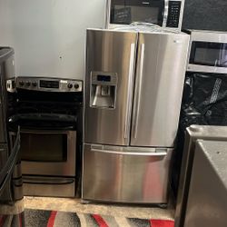 Refrigerator Stove Microwave 