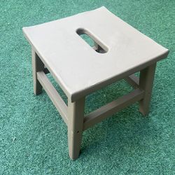 🪑 Wooden Step Stool