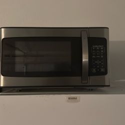 Black Hamilton Beach Microwave 