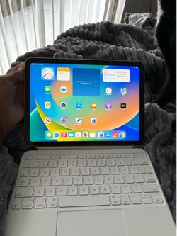Like New IPad 10th generation AND Magic Keyboard 260 OBO
