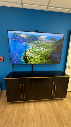 Samsung 65” Crystal UHD 4K Smart TV – Like New