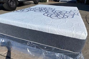 Cal King Bamboo Cool Gel Memory Foam!!