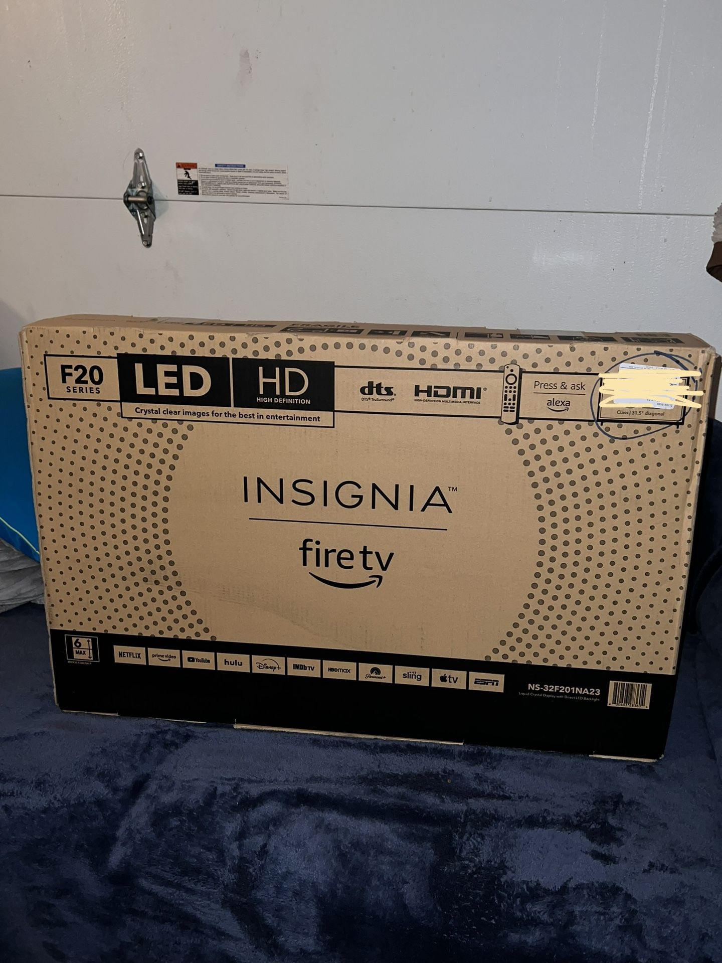 32  INCH INSIGNIA FIRE TV BRAND NEW LED 