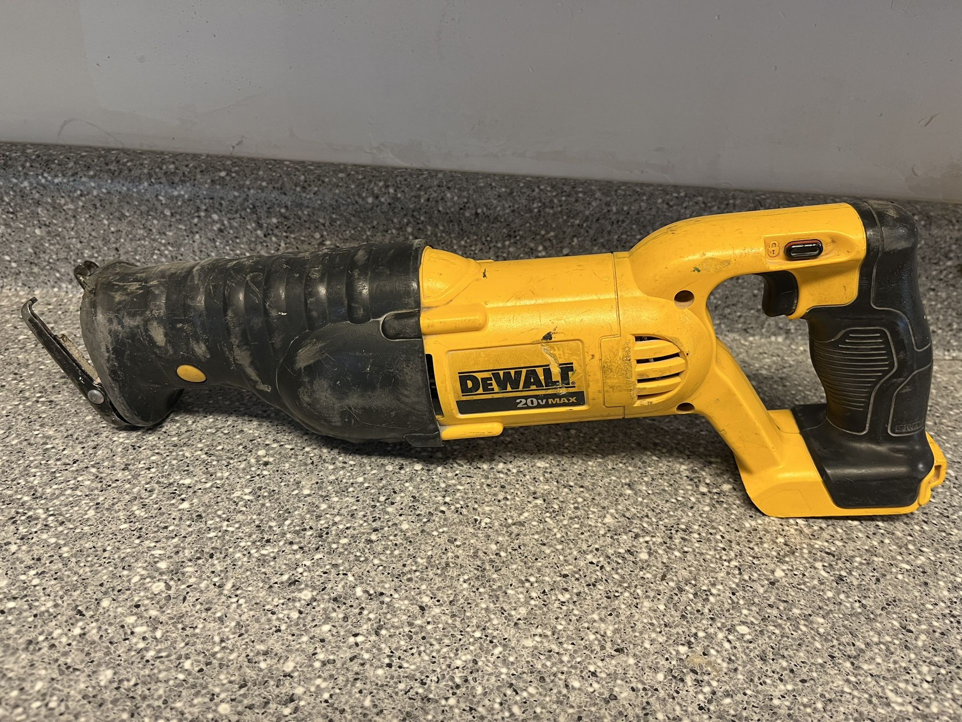 DEWALT 20V MAX cordless Reciprocating Saw
