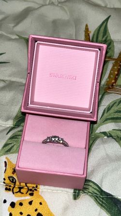 Swarovski three stone CZ ring
