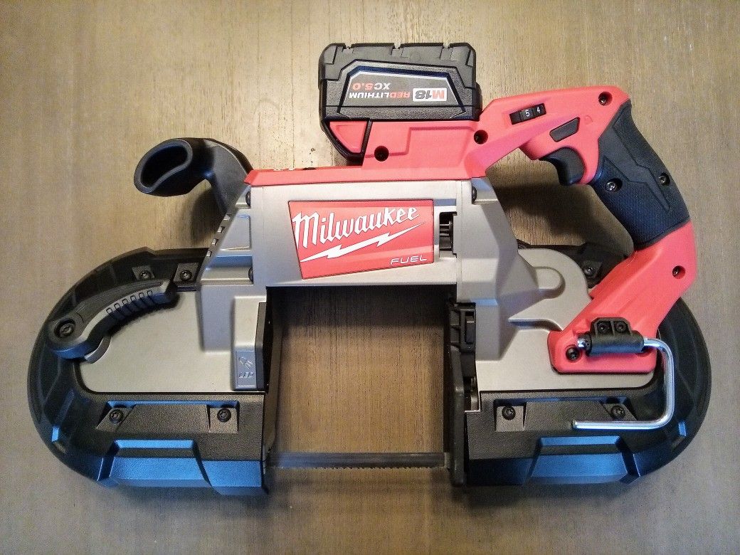 Milwaukee M18 Fuel Deep Cut Variable Speed Bandsaw With XC5.0 Battery