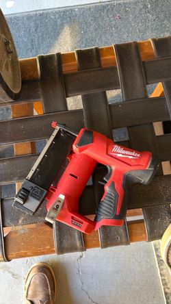 Milwaukee pin nailer