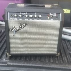 FENDER FRONTMAN 15G GUITAR AMP