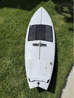 5’6 JS sub Xero 30L surfboard Excellent condition