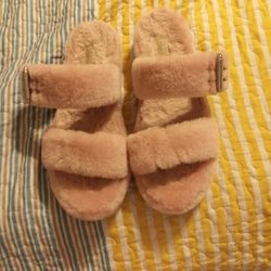 UGG ~ Size 10 Soft Pink CHECK OUT MY PAGE FOR MORE ITEMS.