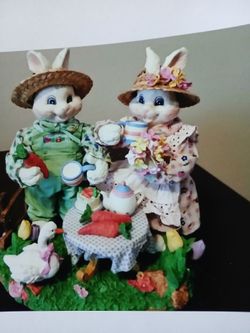 BUNNY FAMILY FIGURINE 