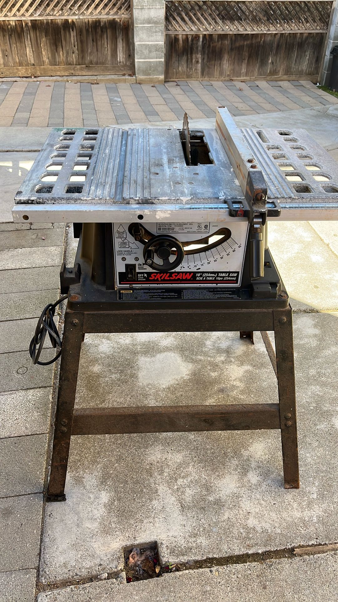 TABLE SAW