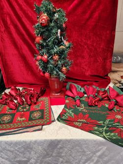 Xmas Napkins and Place mats, Read Decrsption Please for Prices.8 Napkins place Mats. 