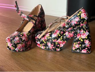 Lady Go Diva all-over floral print platform heels