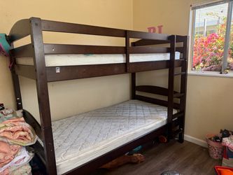bunk bed + 2 mattresses
