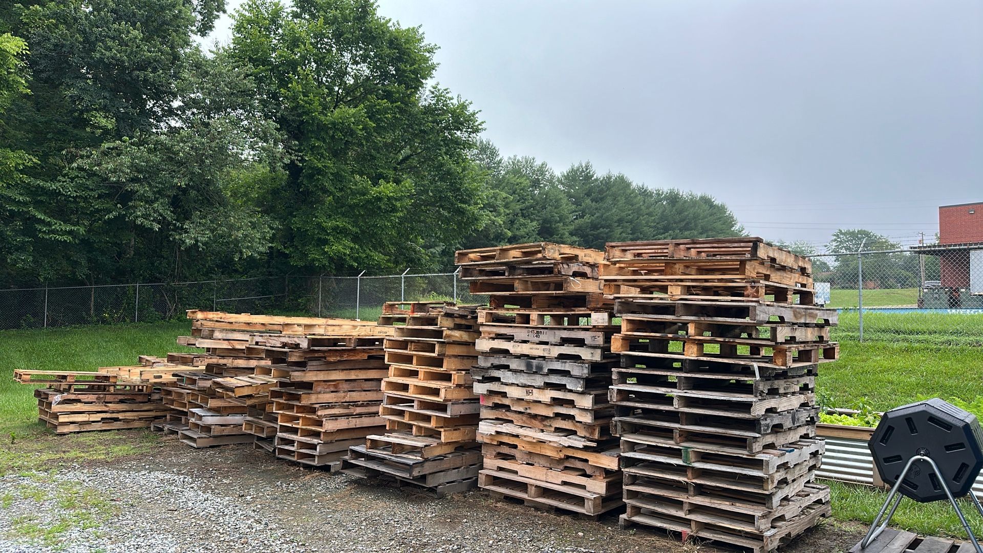 Free Pallets And Wood For Projects! Free!