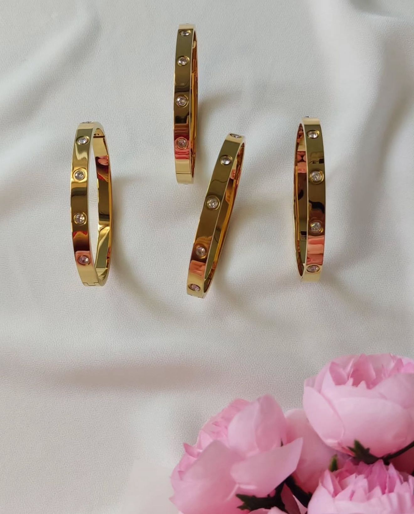 Brand new beautiful love bracelet 18k gold plated stainless steel