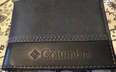 Columbia men’s wallet / like new