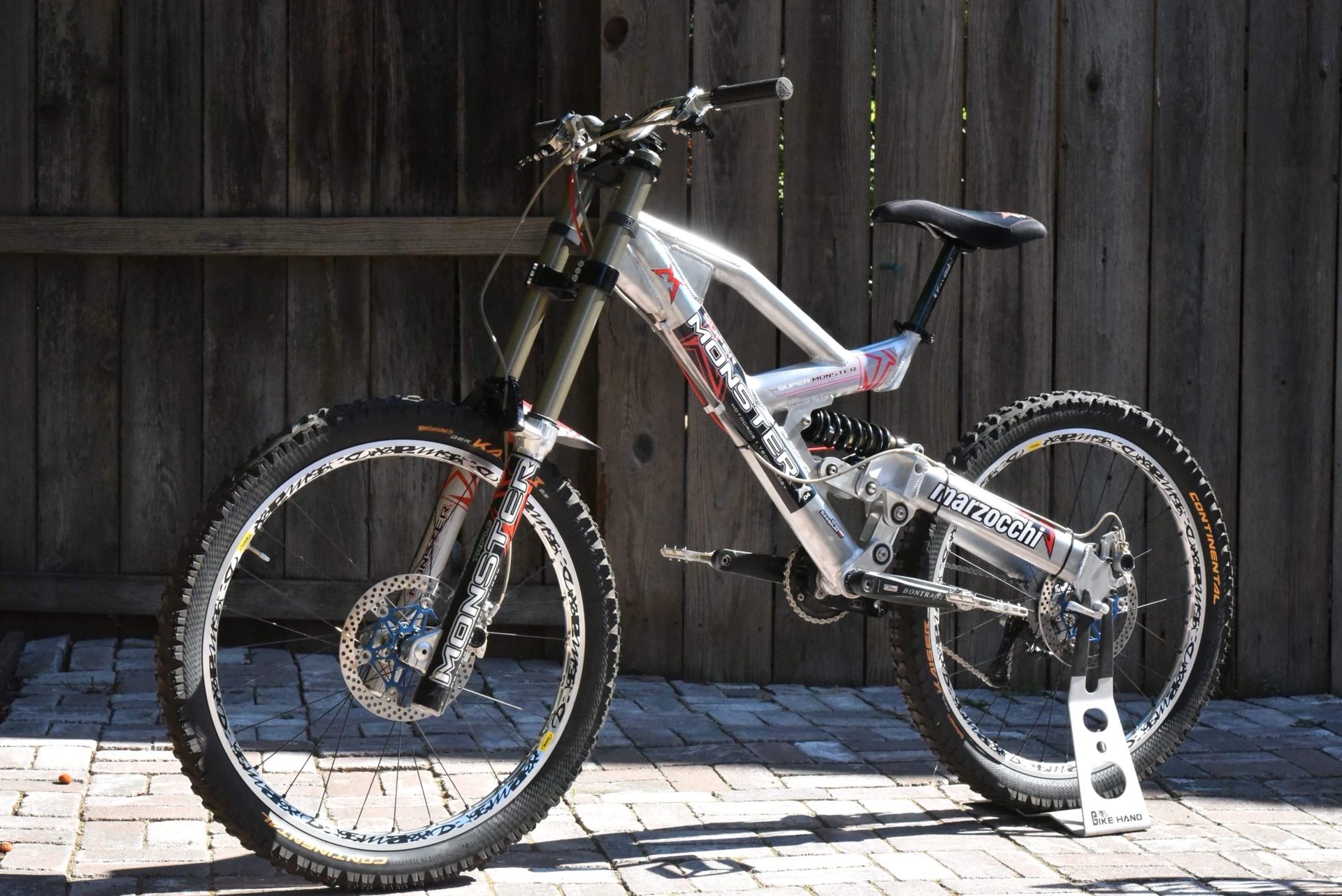 Downhill bike - collector bike. You can ask for details or come see the bike in person.