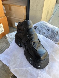 New Rock shoes Metallic Collection black leather platform ankle boot. Size 10.5