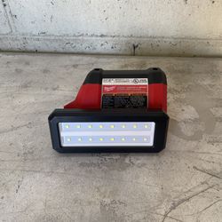 Milwaukee M12 ROVER Service and Repair Flood Light with USB Charging
