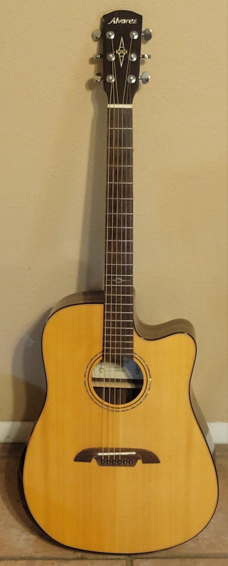 Alvarez ADE 90CEAR Acoustic Guitar W/LR BAGGS