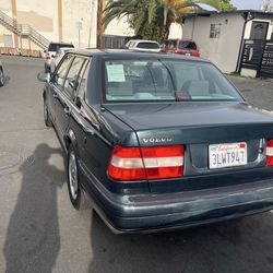 1995 Green 960 Volvo call Apple Watch content