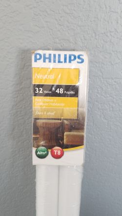2 T8 light bulbs