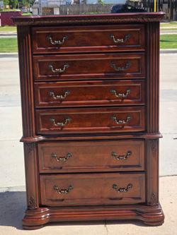 DRESSER