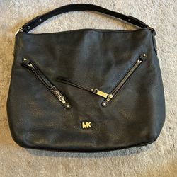 Michael Kors Evie Hobo leather front zip pocket black gold bag snap cl