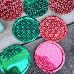 10 Metal Setving Trays, Green, Red, And 1 Silver 