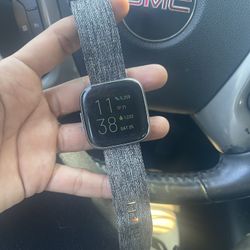 Fitbit Versa 2