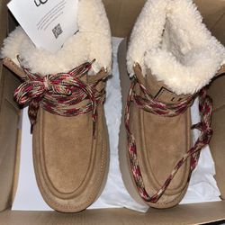 Uggs New In Box Never Worn 