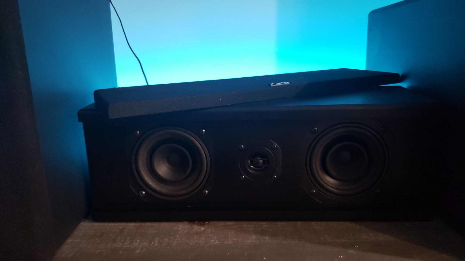 Speakers surround sound