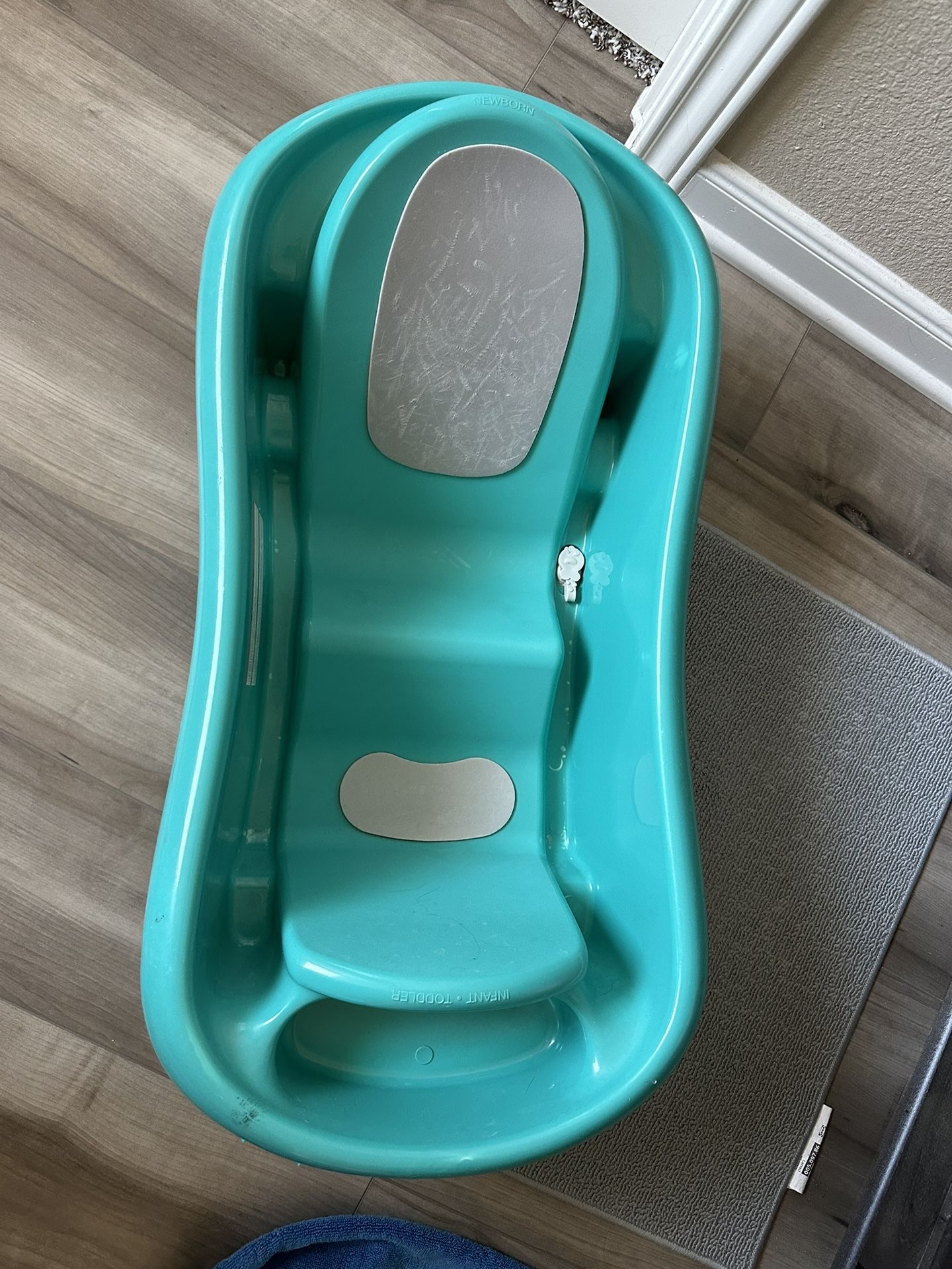 The First Years Baby Bath Tub - Newborn to Toddler 3-in-1 Baby Tub with Removable Sling - 0 to 25 LBs